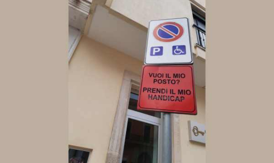 OCCUPARE UN POSTO AUTO RISERVATO, SENZA AVERNE DIRITTO