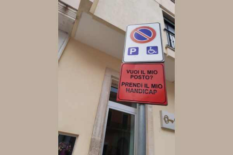 OCCUPARE UN POSTO AUTO RISERVATO, SENZA AVERNE DIRITTO